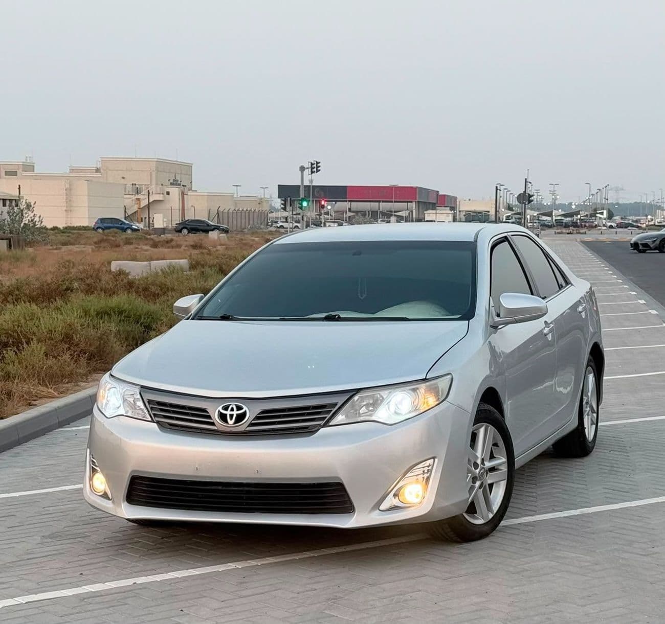 2015 Toyota Camry thumbnail 3
