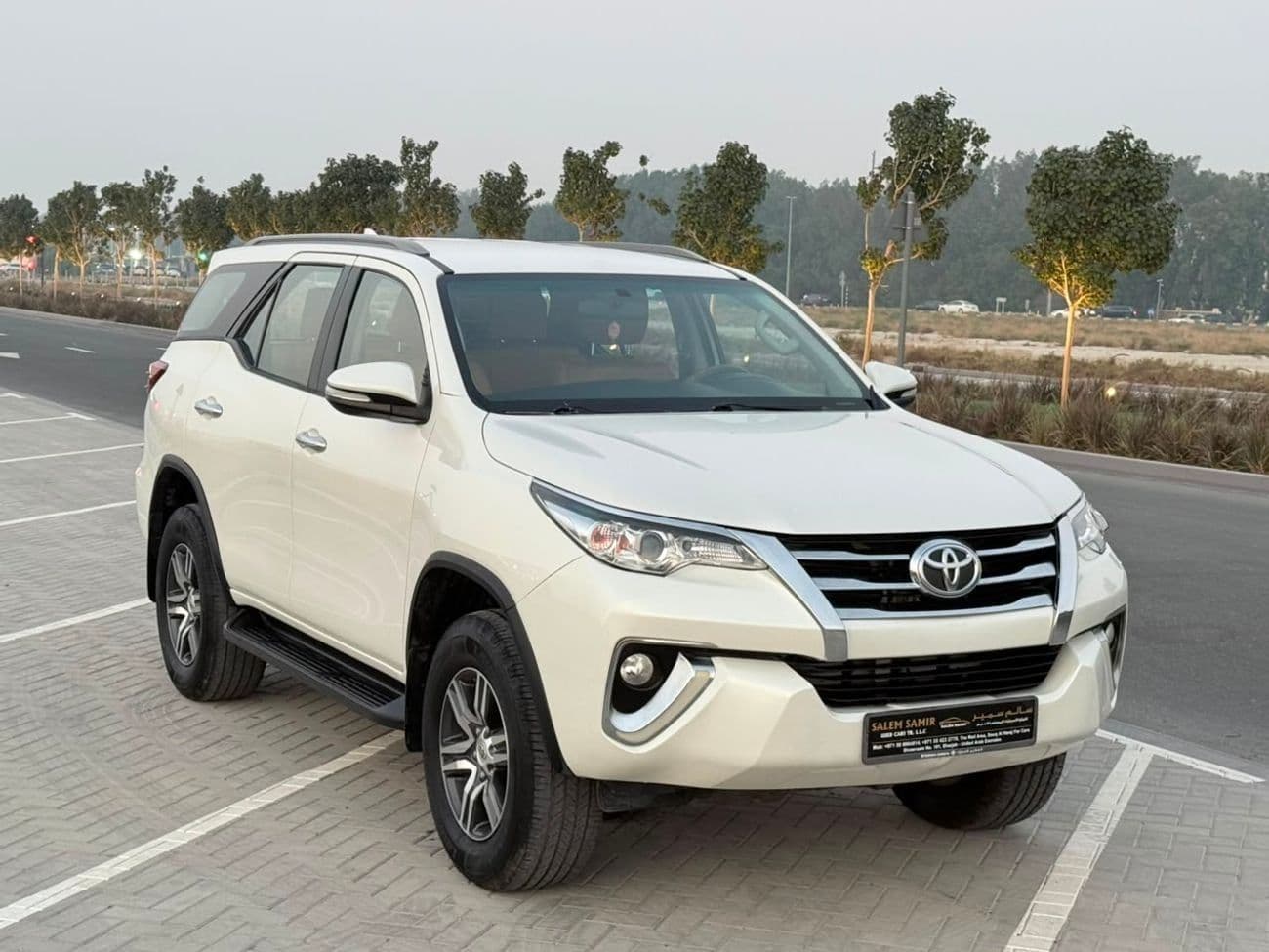 2017 Toyota Fortuner GXR thumbnail 3