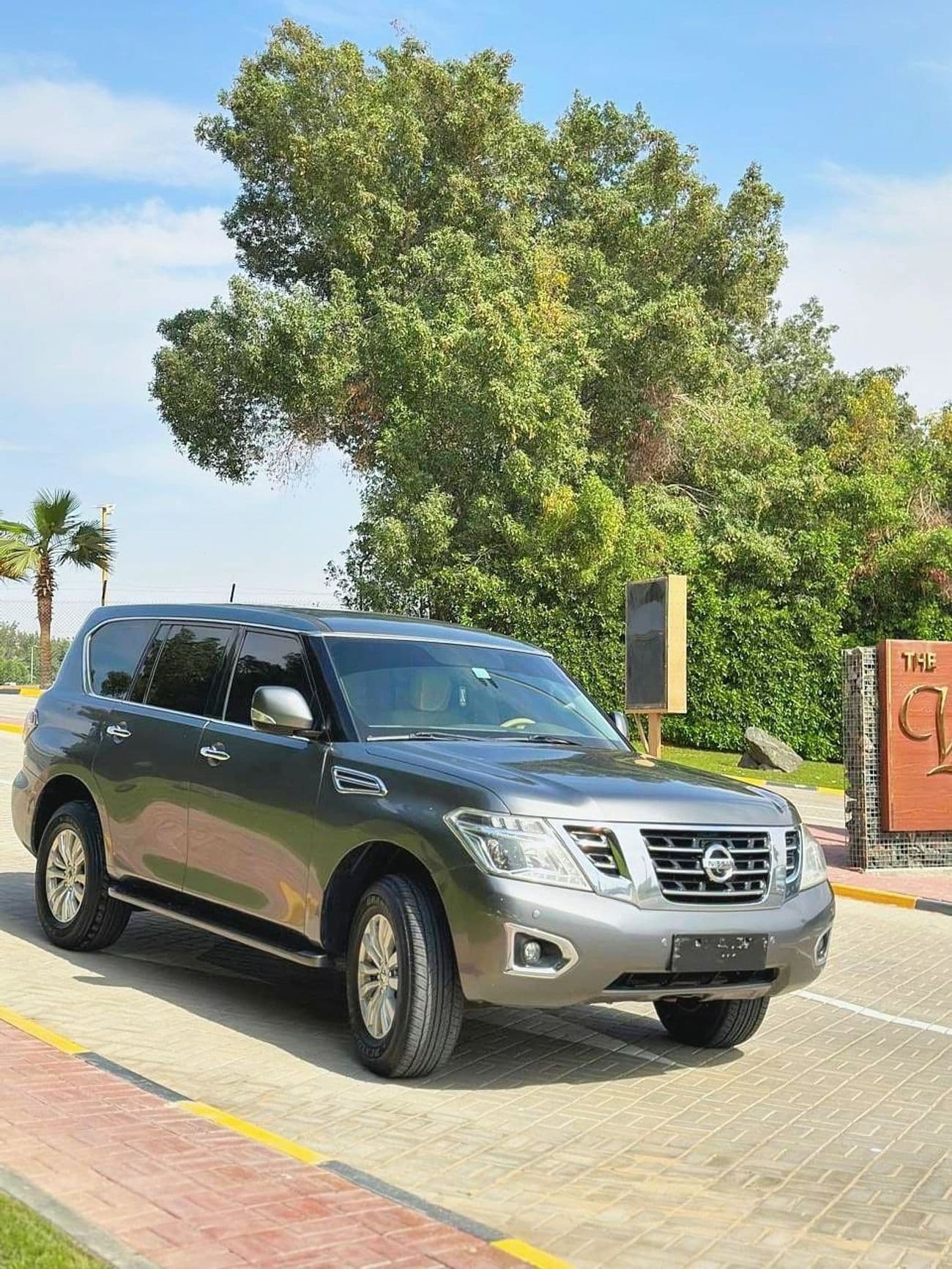 2018 Nissan Patrol LE T1 + thumbnail 4