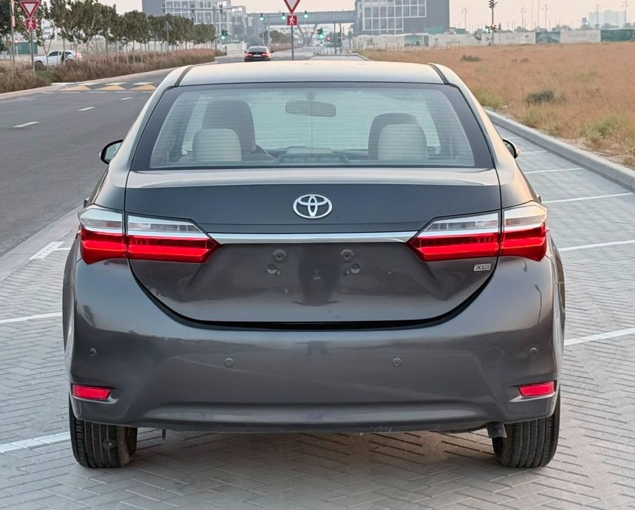 2017 Toyota Corolla XLI thumbnail 2