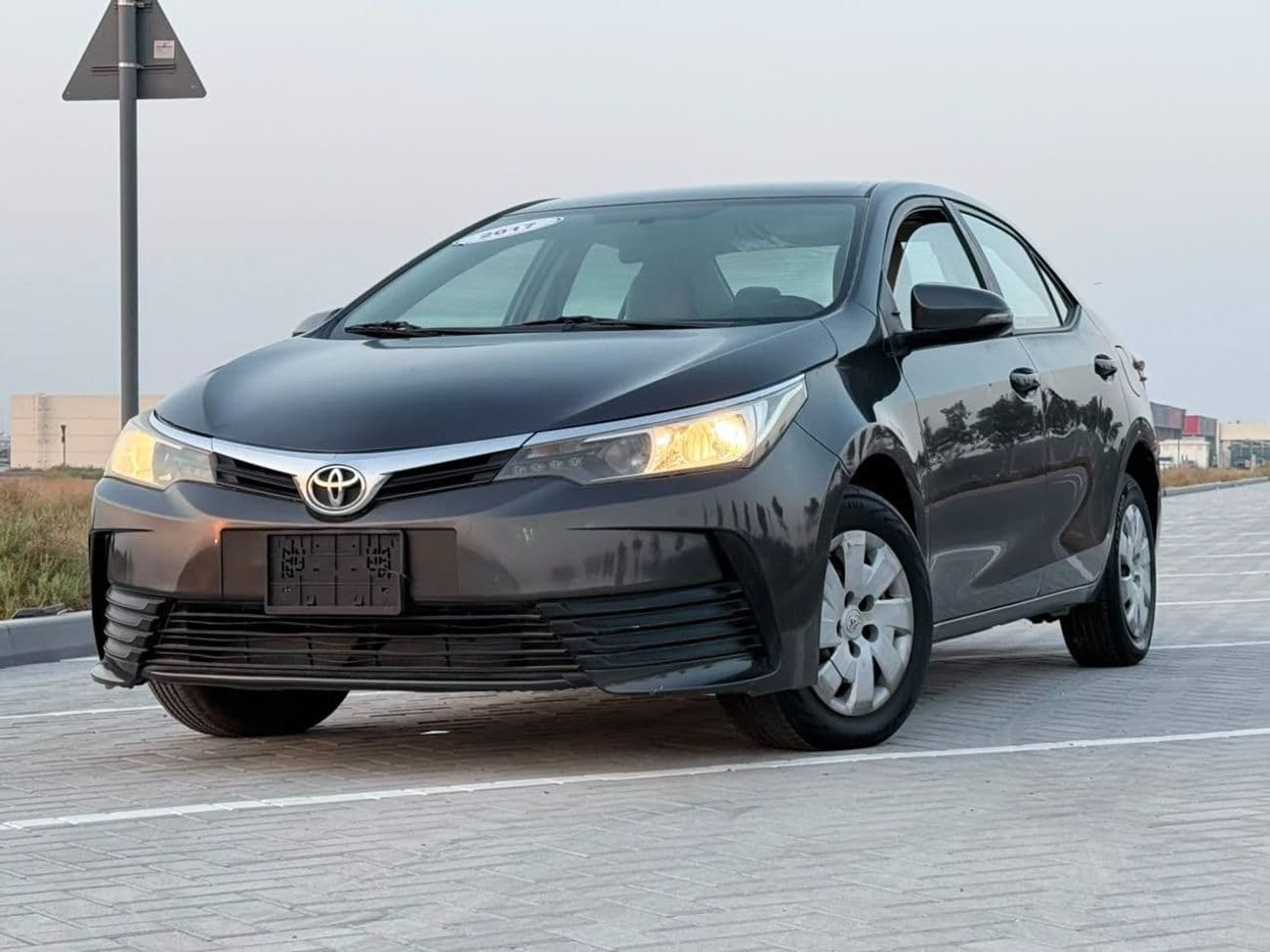 2017 Toyota Corolla XLI thumbnail 4