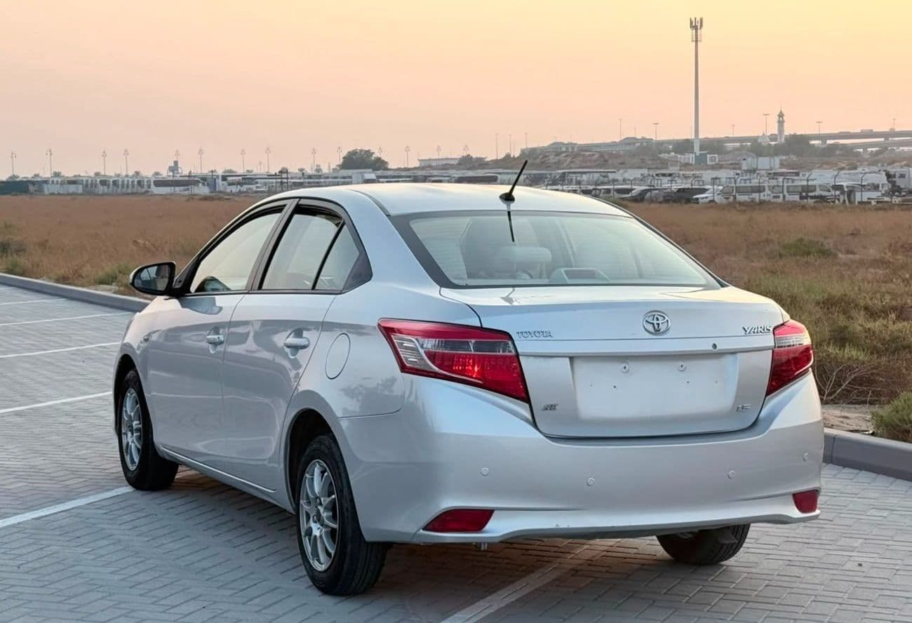 2016 Toyota Yaris SE thumbnail 6