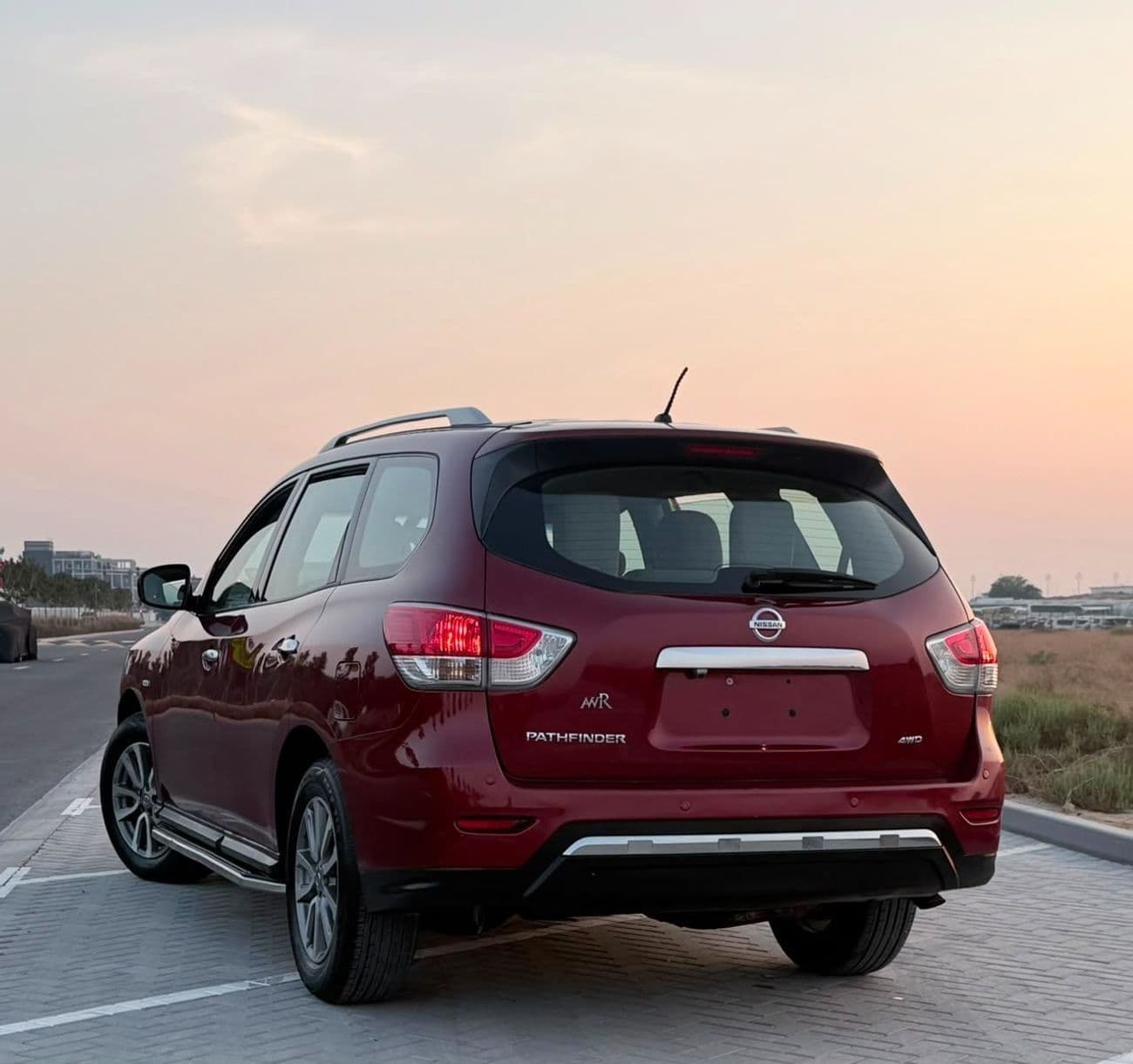 2016 Nissan Pathfinder SV thumbnail 6