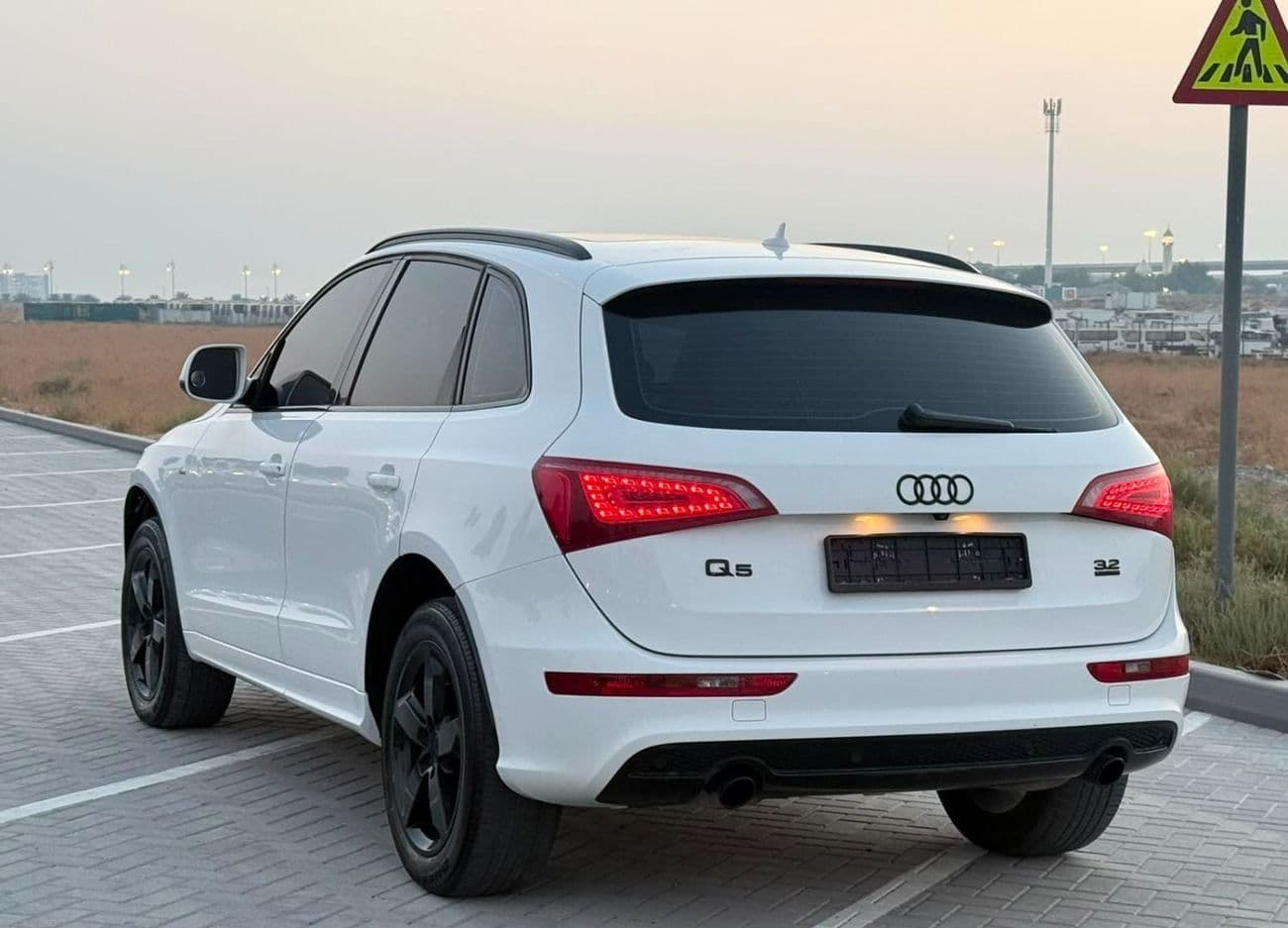 2012 Audi Q5 STANDARD thumbnail 4