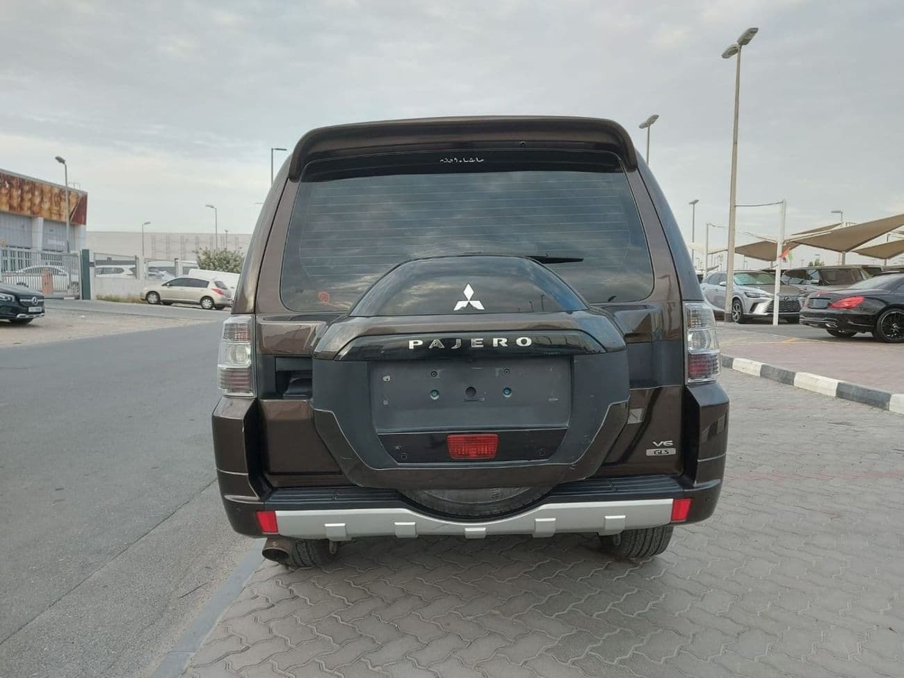 2017 Mitsubishi Pajero GLS MIDLINE thumbnail 2