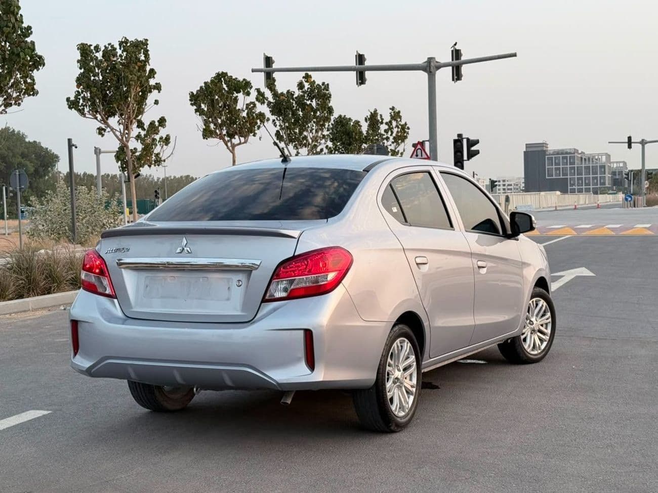 2024 Mitsubishi Attrage GLX HIGHLINE thumbnail 3
