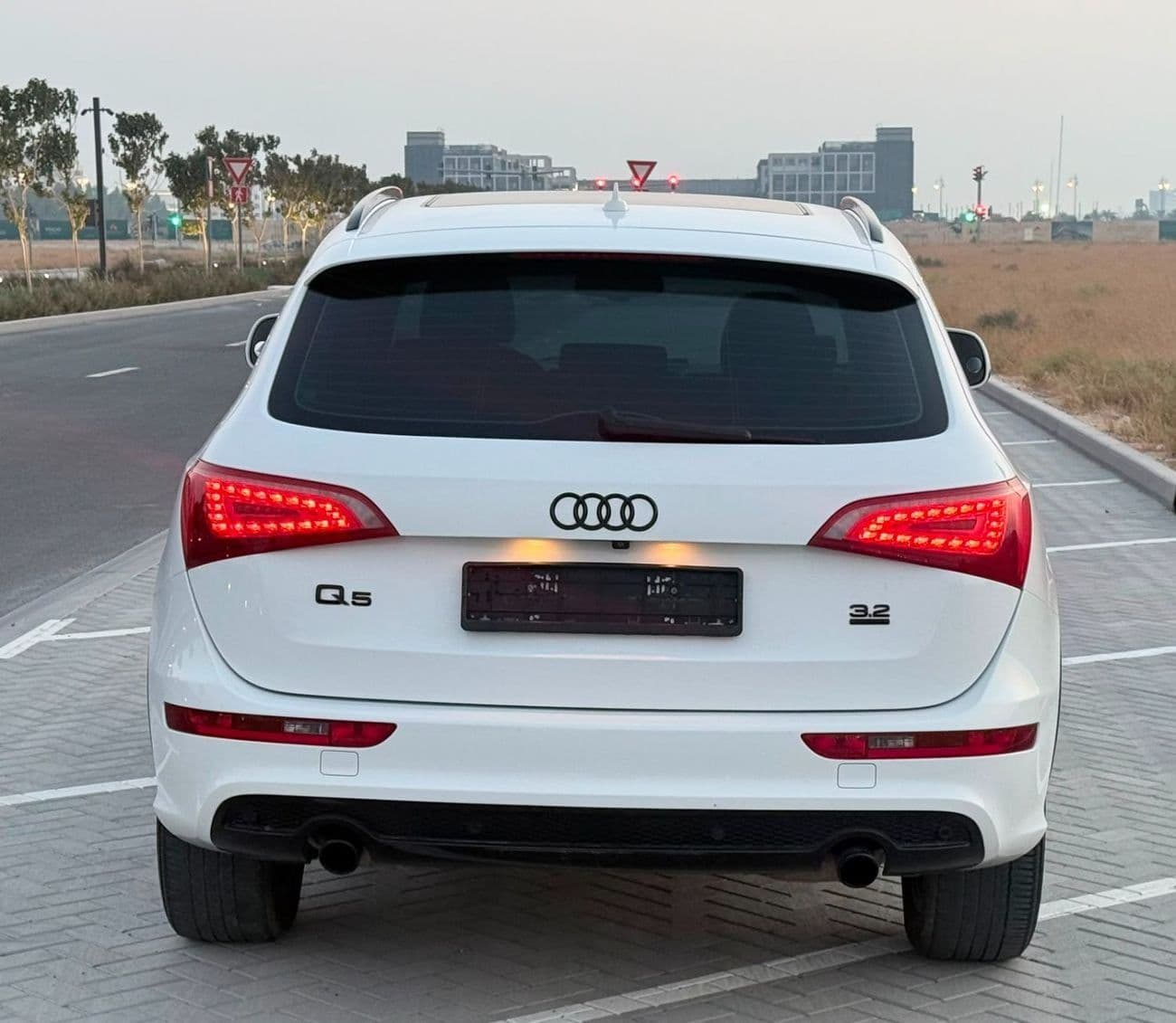 2012 Audi Q5 STANDARD thumbnail 2