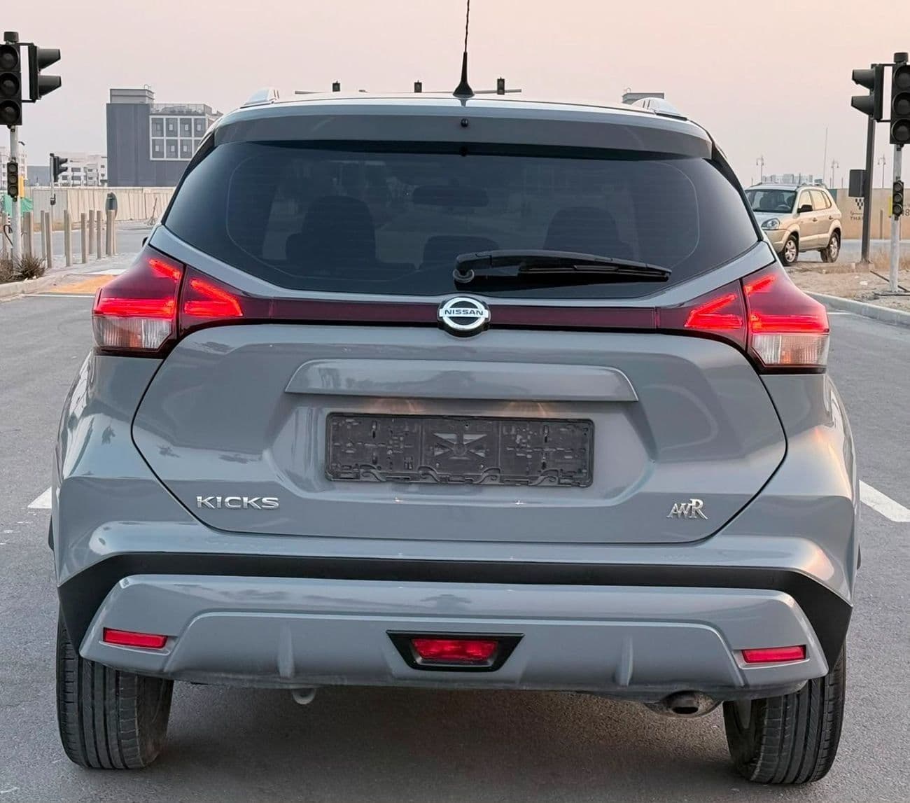 2022 Nissan Kicks SV thumbnail 2
