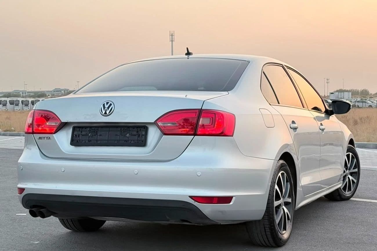 2014 Volkswagen Jetta TRENDLINE S thumbnail 4