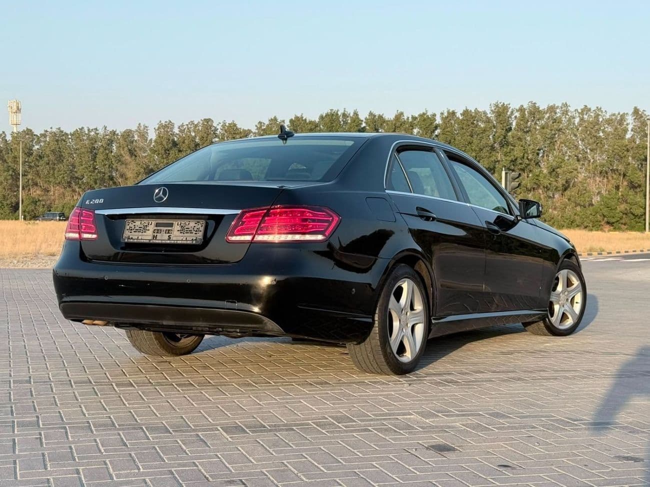 2014 Mercedes Benz E200 thumbnail 5