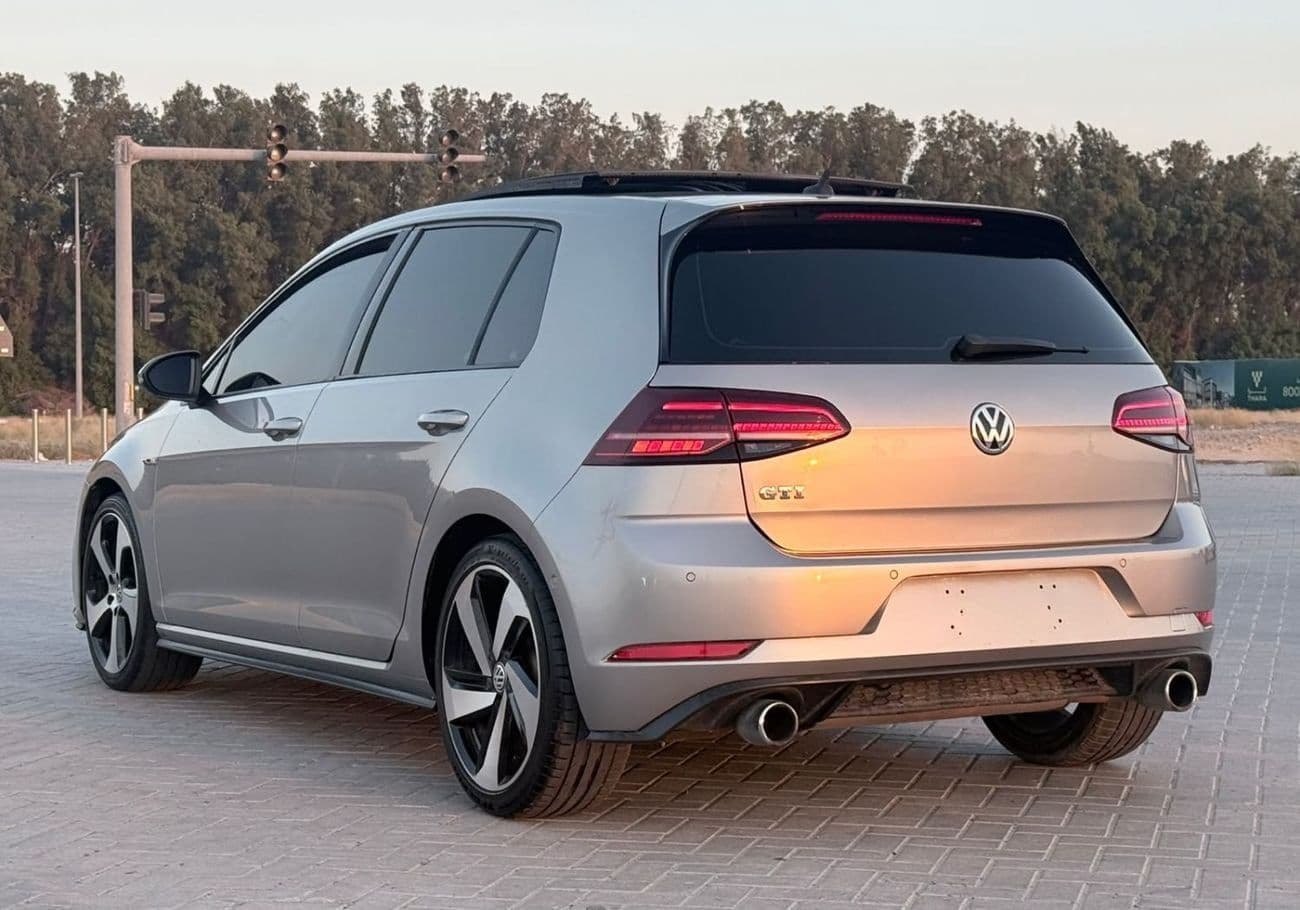 2018 Volkswagen Golf GTI thumbnail 4