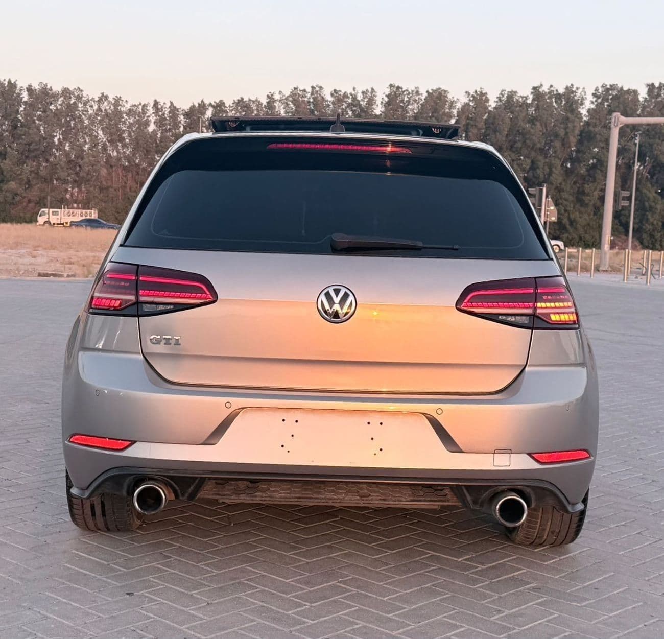 2018 Volkswagen Golf GTI thumbnail 2
