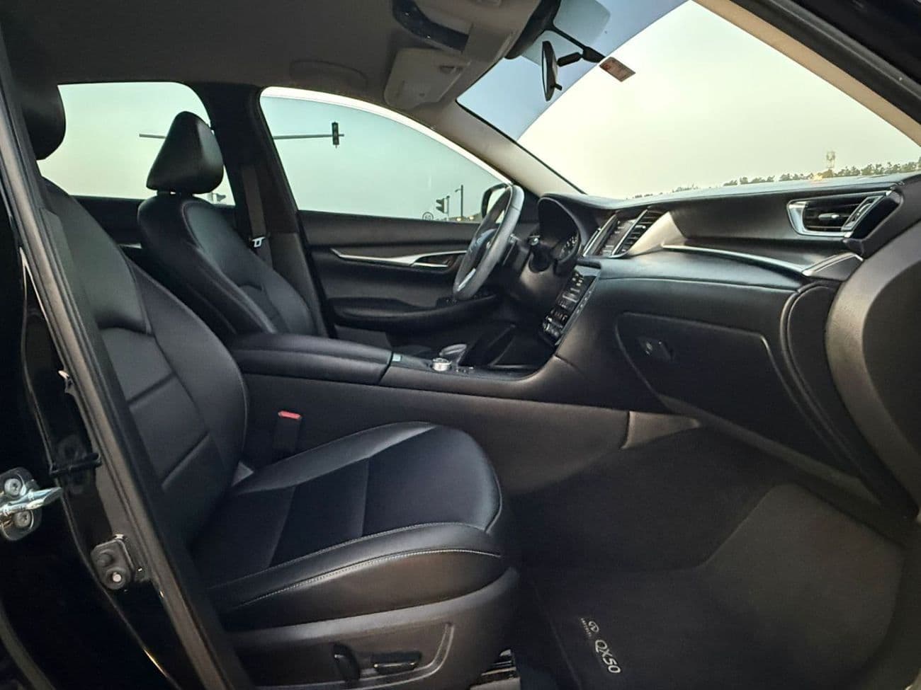 2021 Infiniti QX50 LUXE thumbnail 7