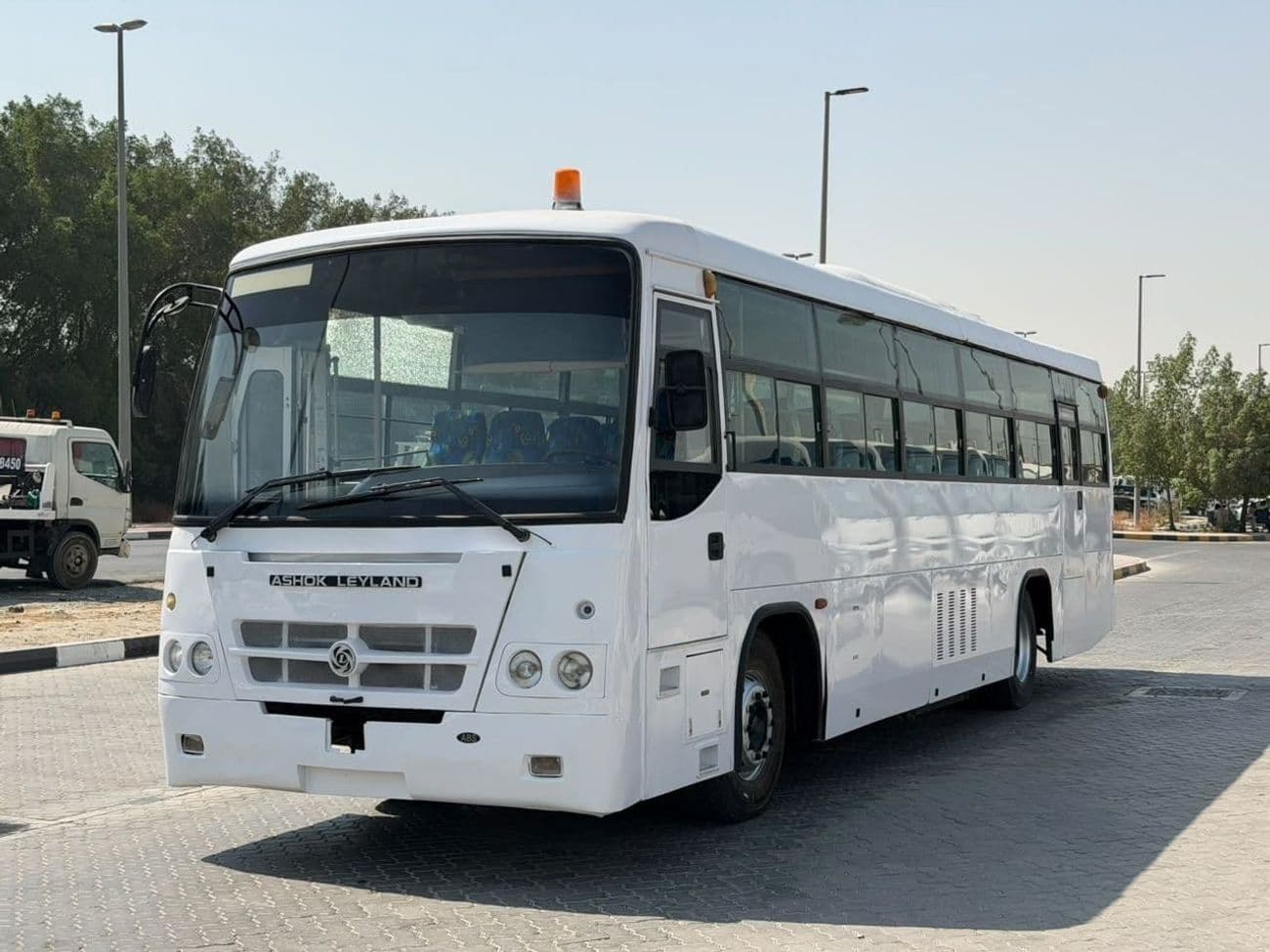 2014 Ashok Leyland Falcon 5.7L thumbnail 3