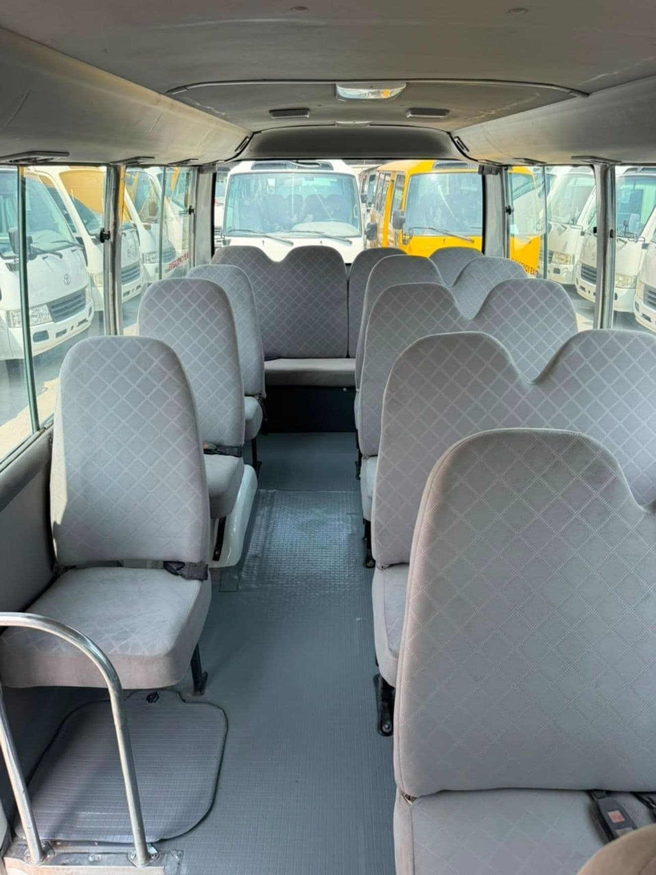 2009 Toyota Coaster thumbnail 4