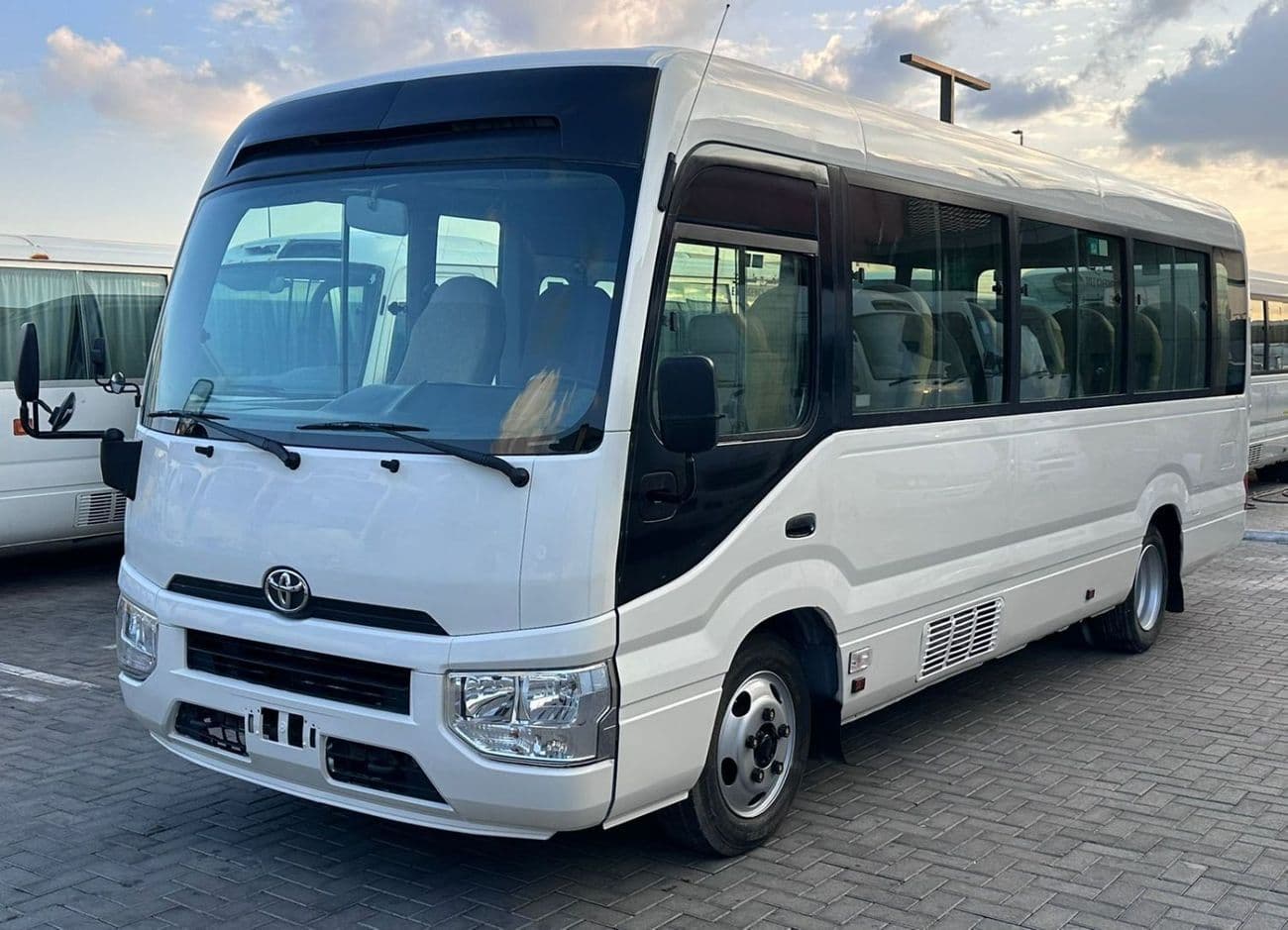 2020 Toyota Coaster STANDARD thumbnail 3