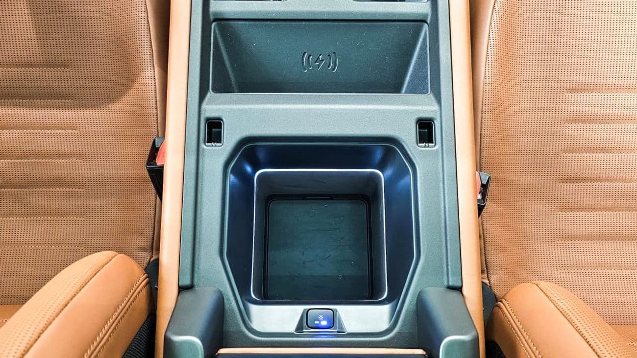 2025 Land Rover Defender 110 OCTA EDITION ONE P635 thumbnail 3