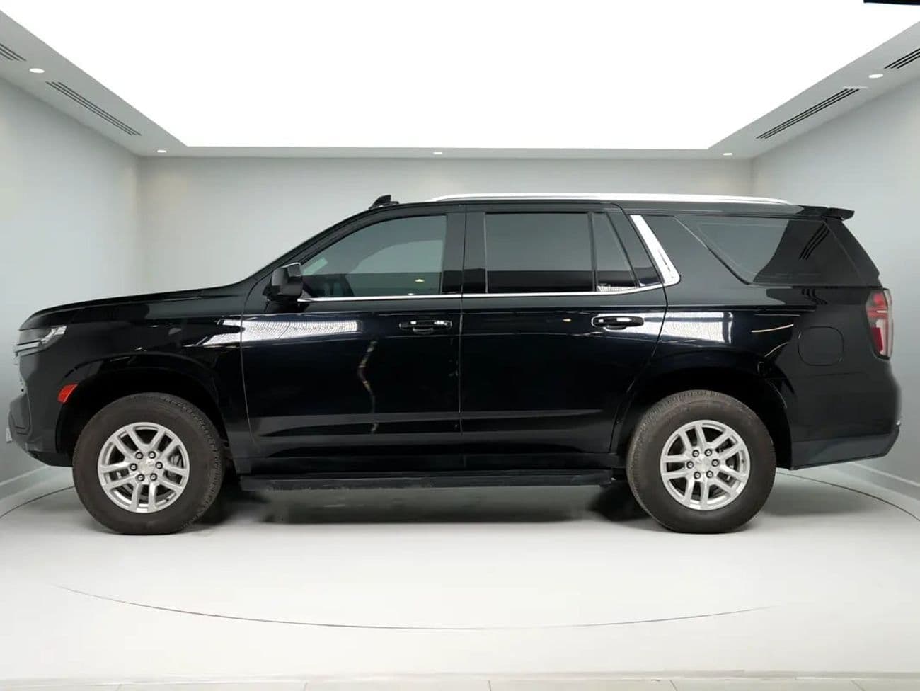 2021 Chevrolet Tahoe LT thumbnail 3