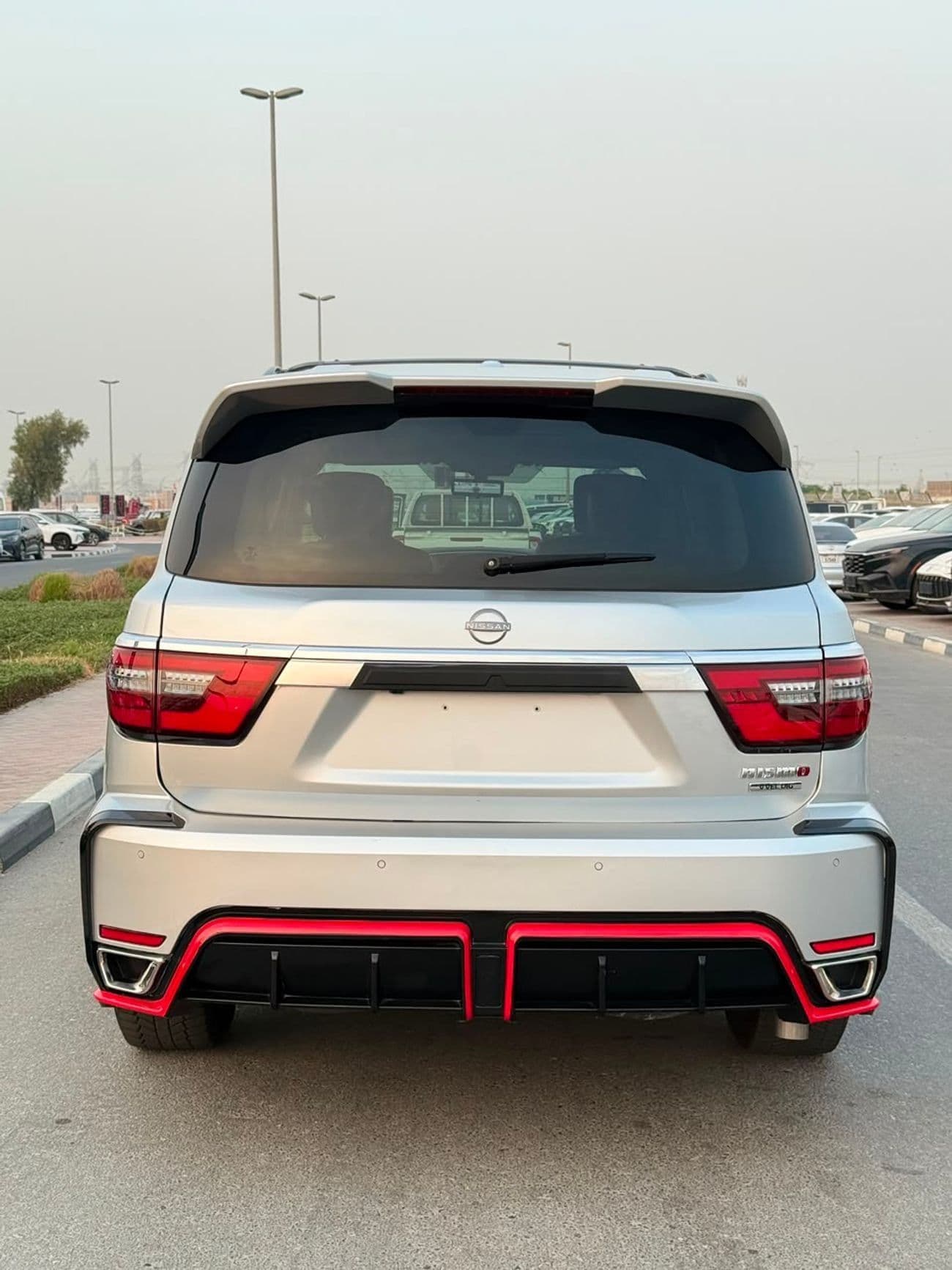 2018 Nissan Armada PLATINUM thumbnail 3