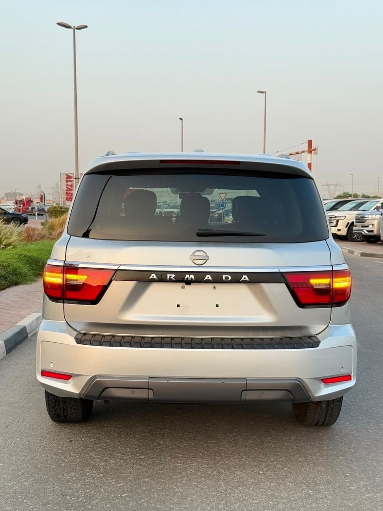 2021 Nissan Armada SL thumbnail 4