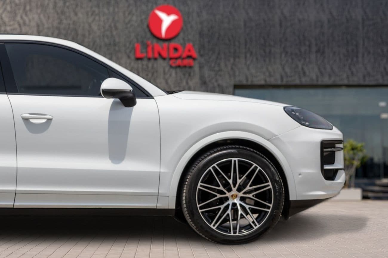 2024 Porsche Cayenne thumbnail 8