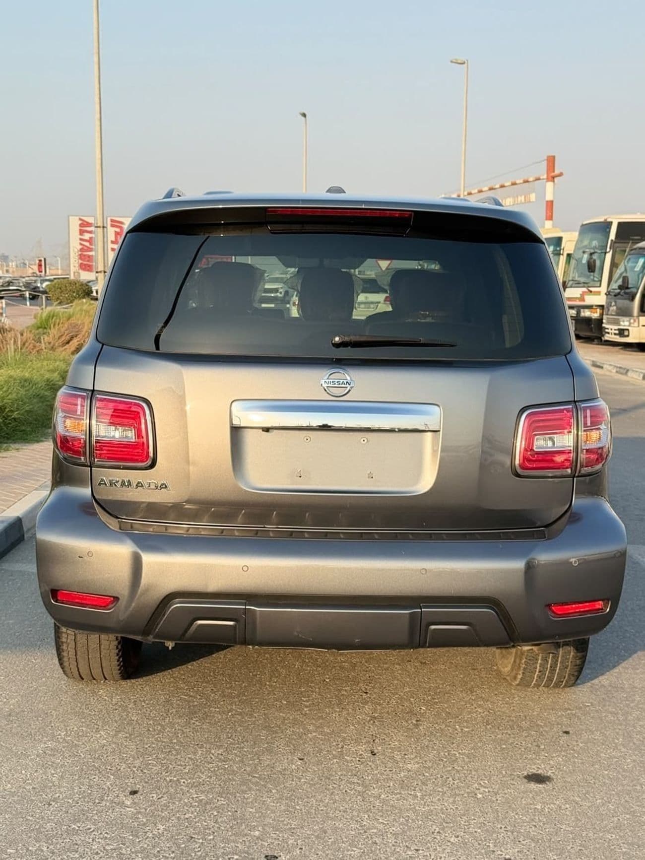 2019 Nissan Armada SL thumbnail 4
