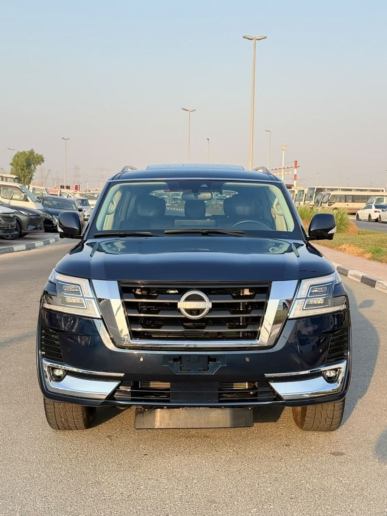 2023 Nissan Armada SL thumbnail 2