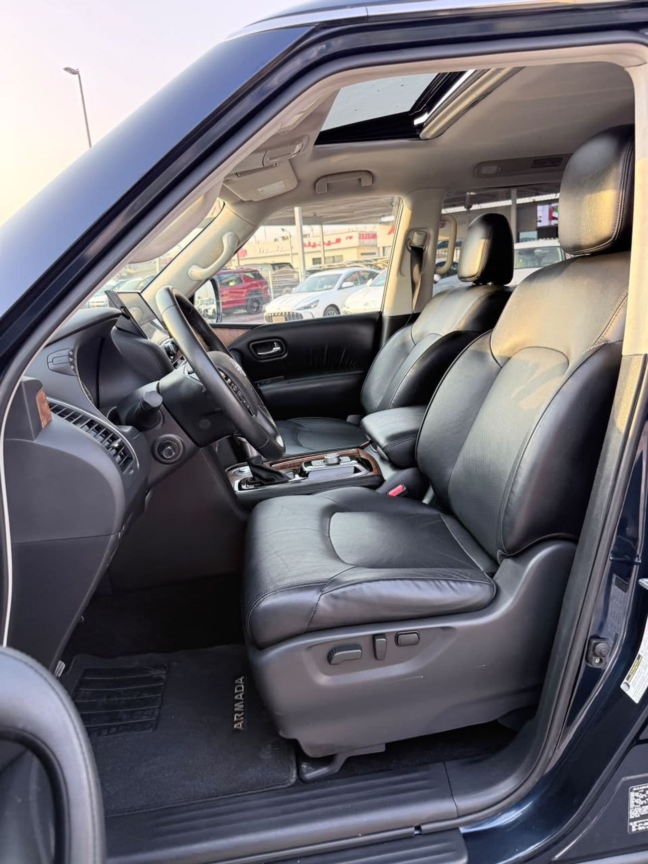2023 Nissan Armada SL thumbnail 6