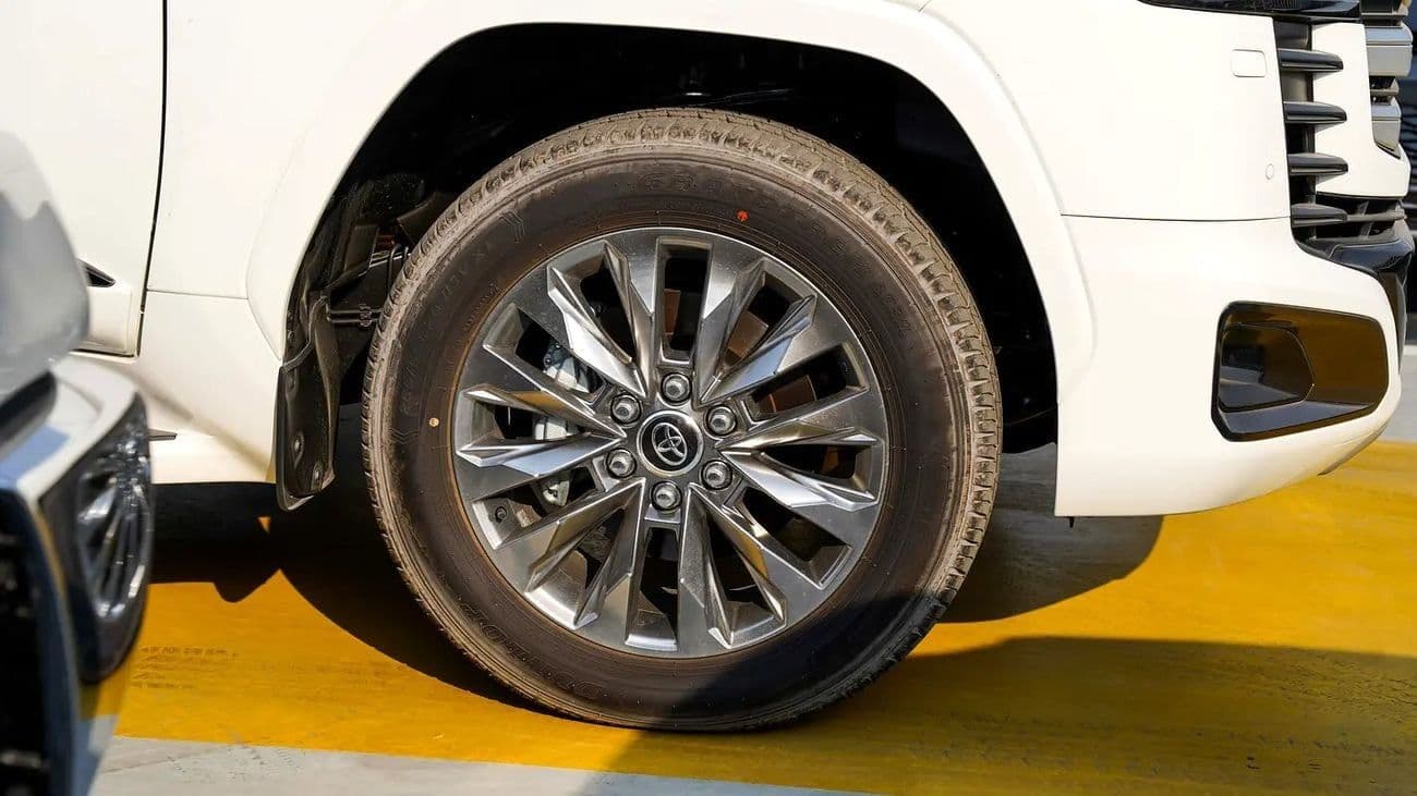 2026 Toyota Land Cruiser VXR thumbnail 4