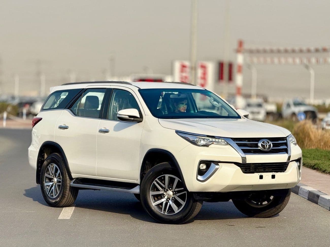 2018 Toyota Fortuner GXR thumbnail 3