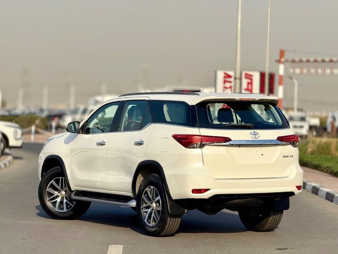 2018 Toyota Fortuner GXR thumbnail 4