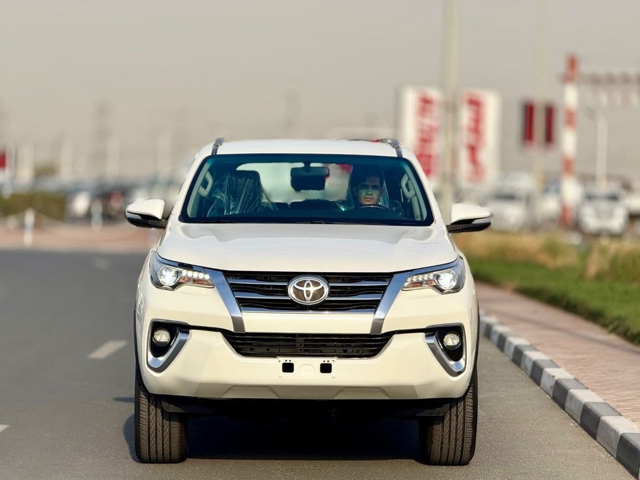 2018 Toyota Fortuner GXR thumbnail 2