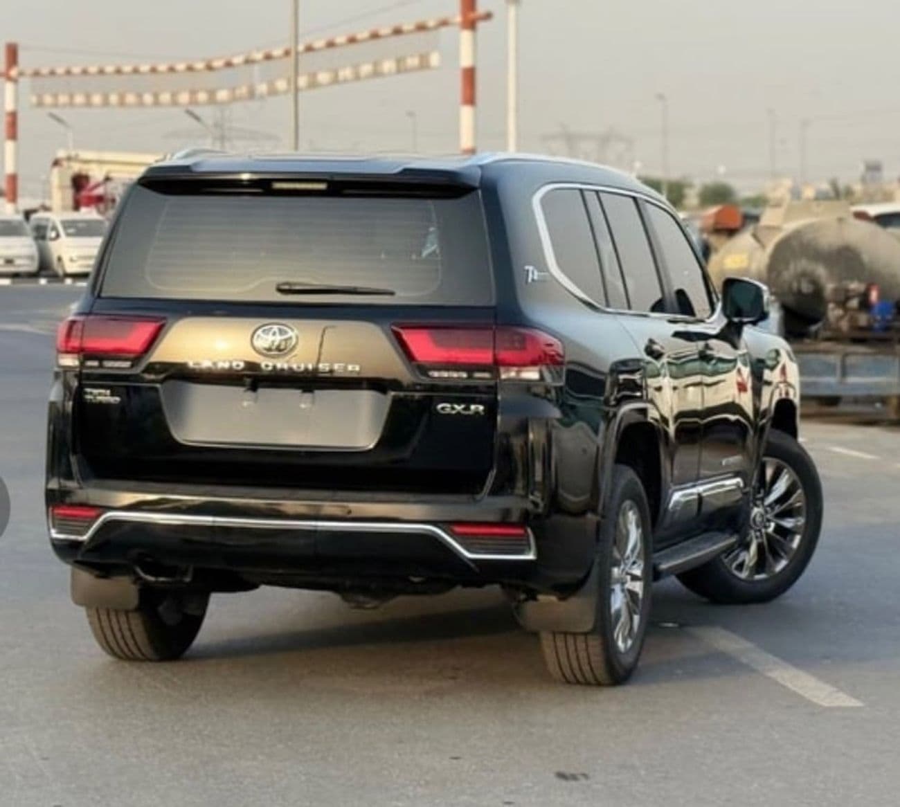 2022 Toyota Land Cruiser GXR thumbnail 4