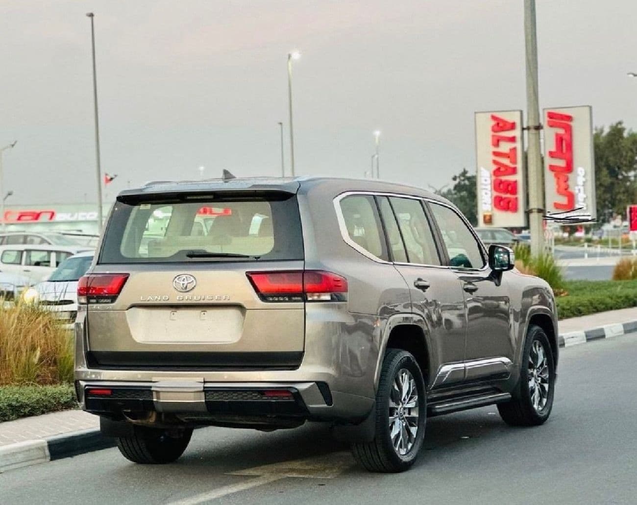 2022 Toyota Land Cruiser GXR thumbnail 5