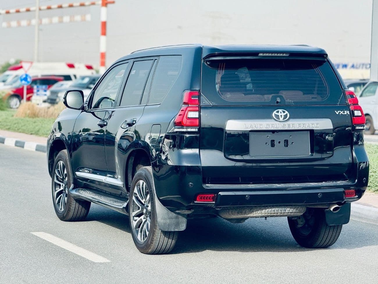 2018 Toyota Prado VXR thumbnail 8