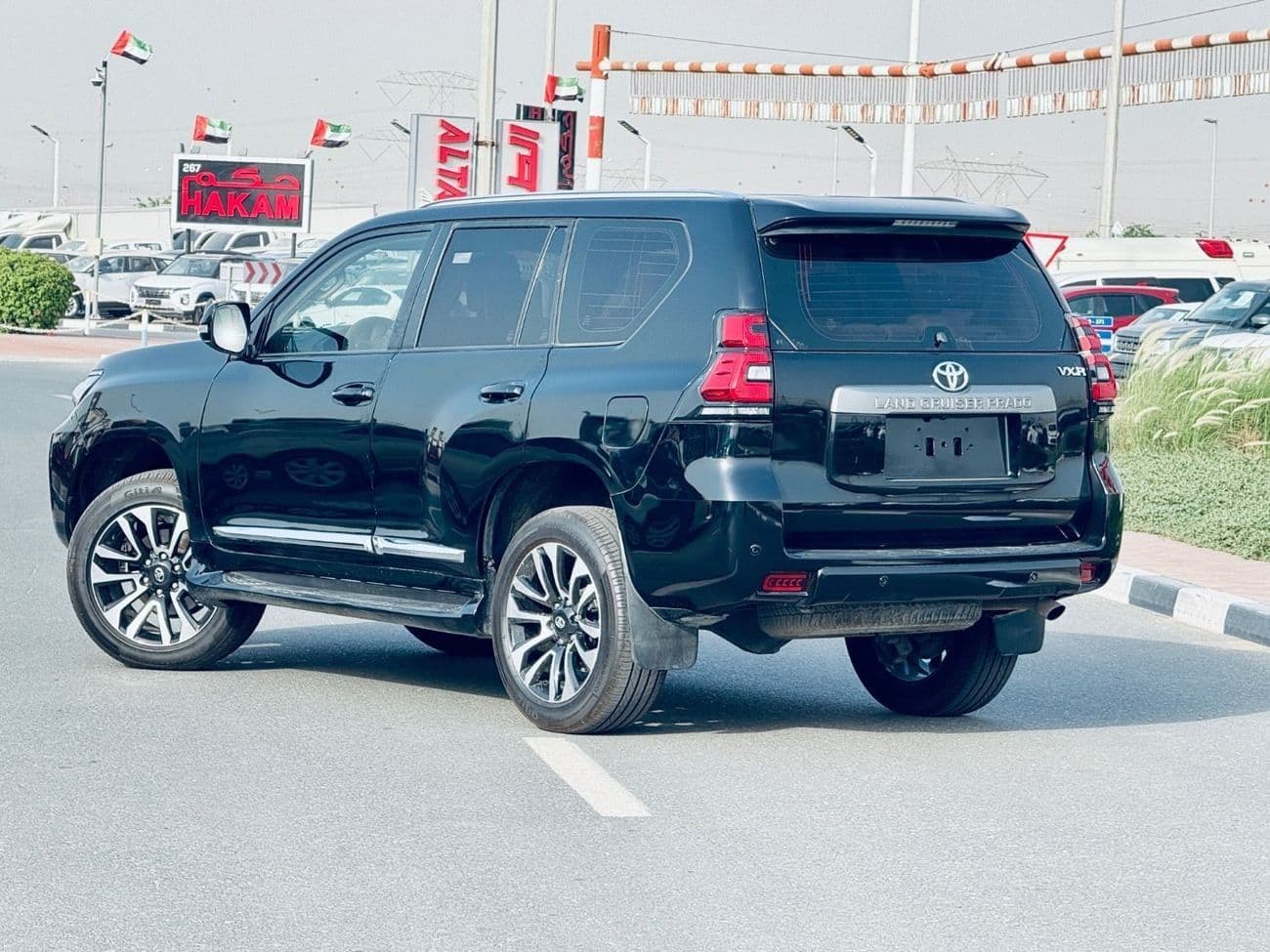 2018 Toyota Prado VXR thumbnail 4