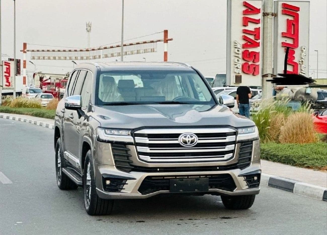 2022 Toyota Land Cruiser GXR thumbnail 4
