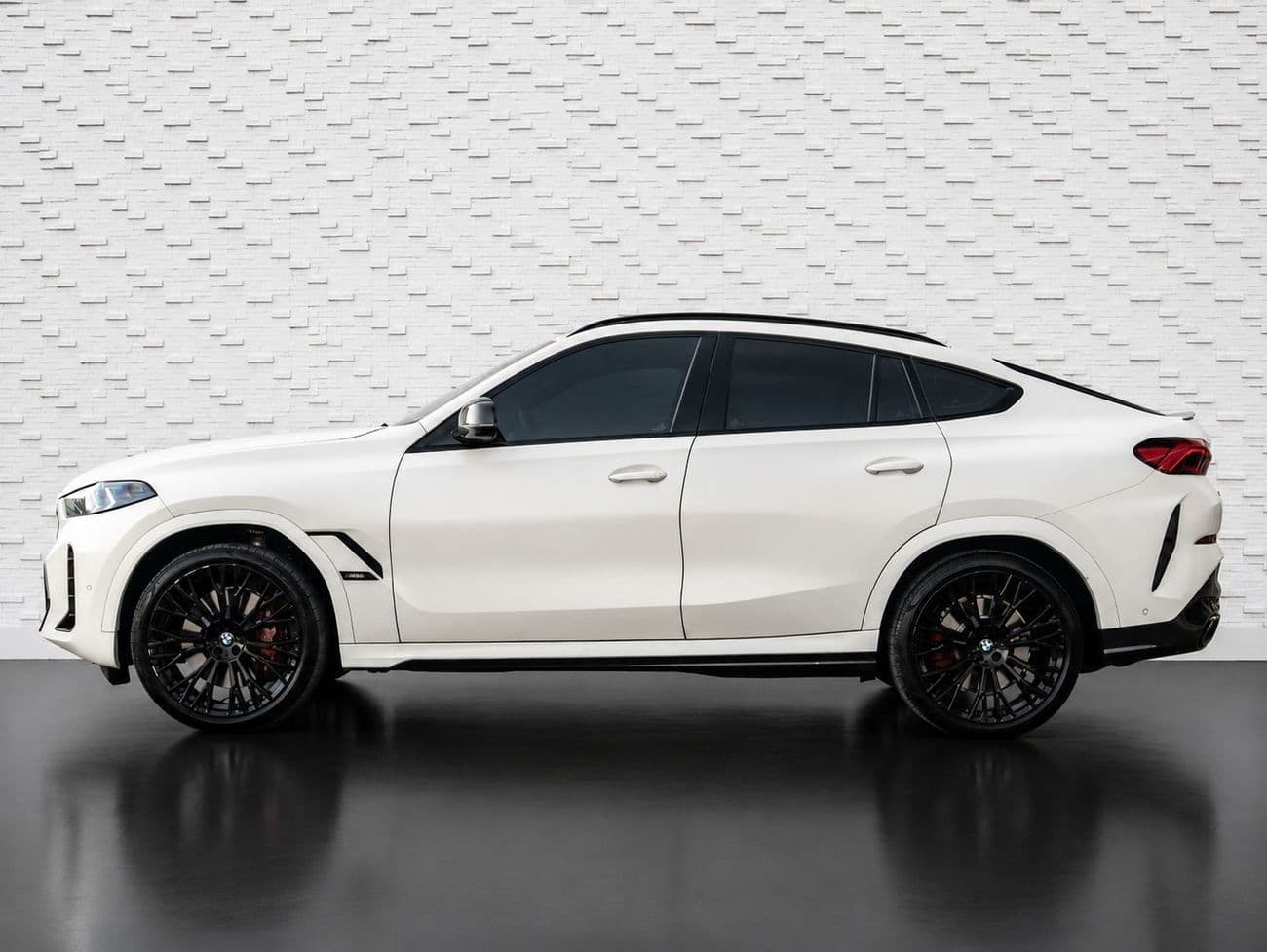 2024 BMW X6 M60i thumbnail 5