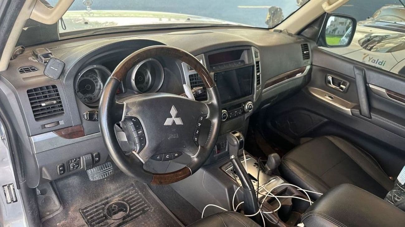 2015 Mitsubishi Pajero Platinum thumbnail 6