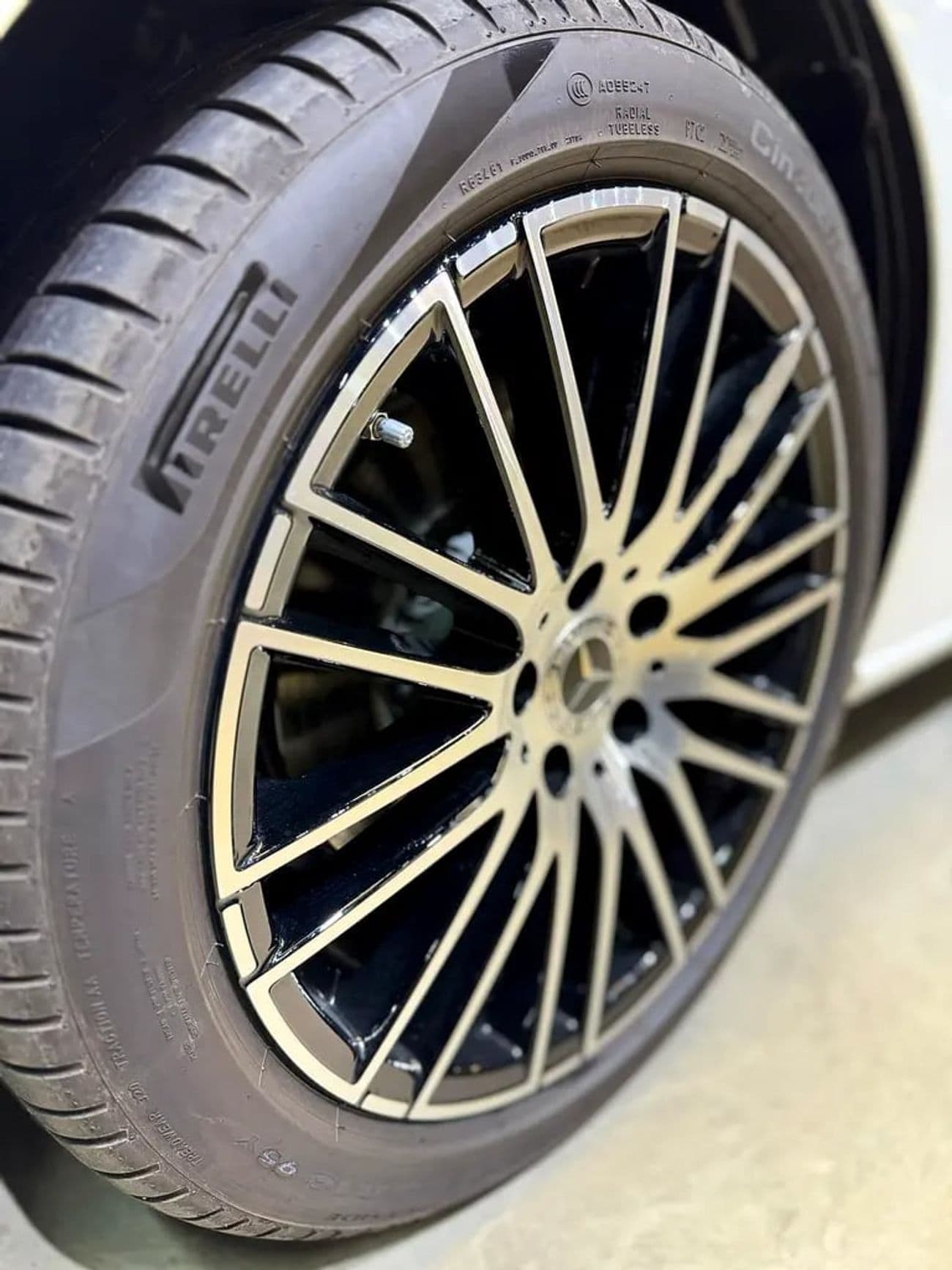 2025 Mercedes Benz C200 thumbnail 7