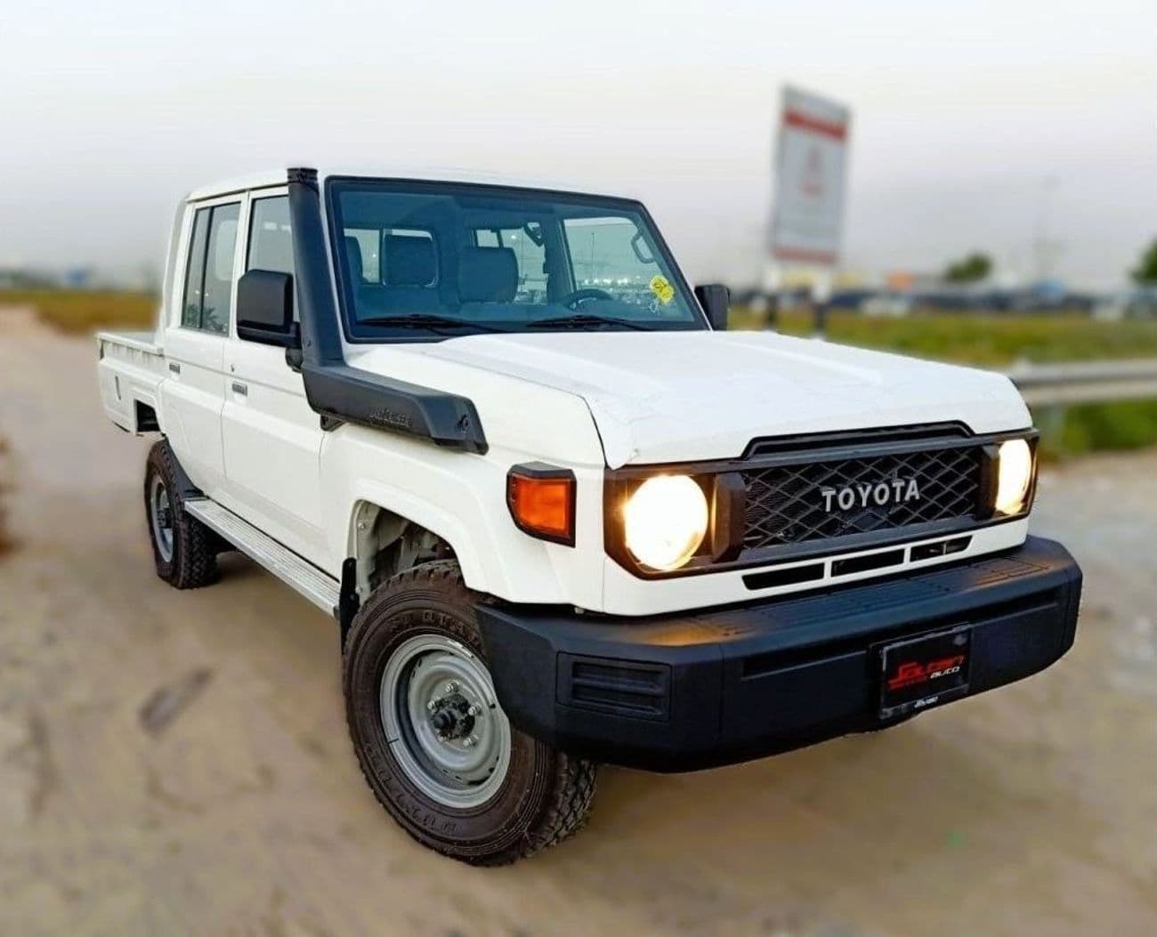 2026 Toyota Land Cruiser Pick Up 4.2l Double Cabine thumbnail 3