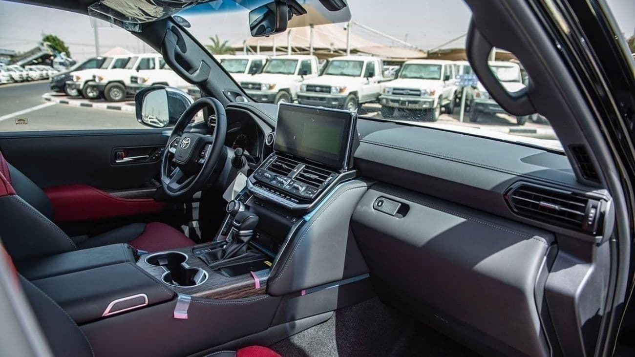 2025 Toyota Land Cruiser VXR thumbnail 7
