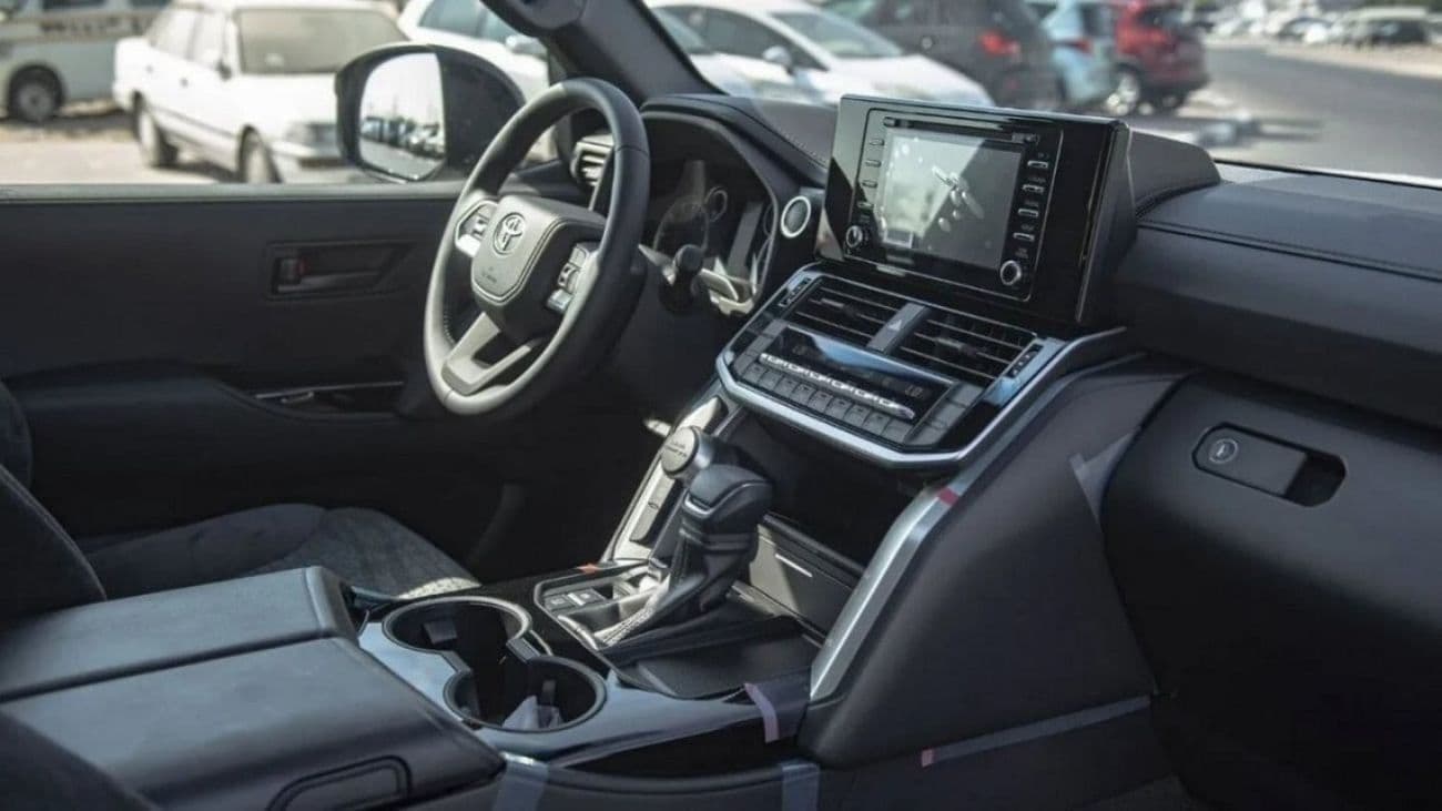 2024 Toyota Land Cruiser GXR thumbnail 8