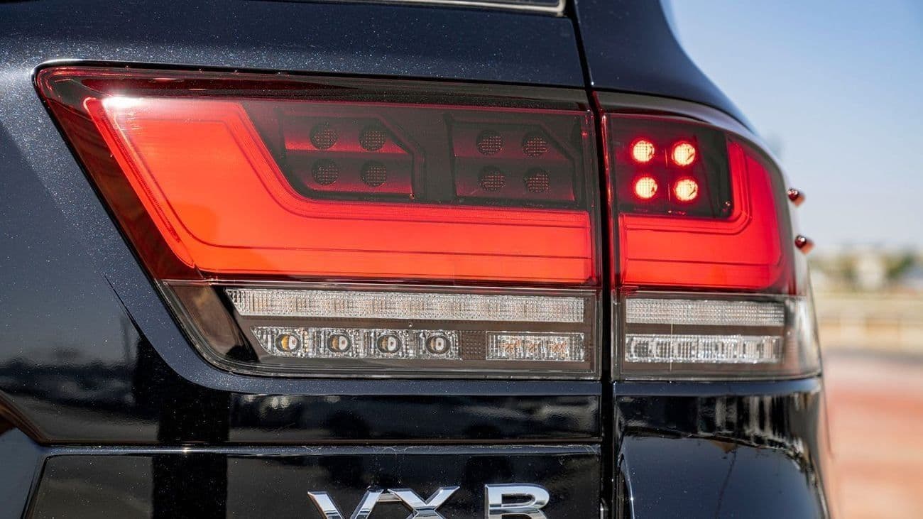 2025 Toyota Land Cruiser VXR thumbnail 8