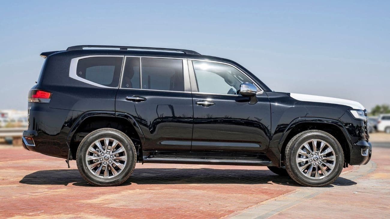 2025 Toyota Land Cruiser VXR thumbnail 3
