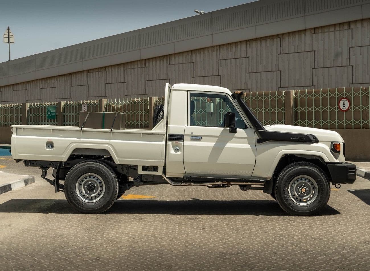 2026 Toyota Land Cruiser Pick Up thumbnail 7