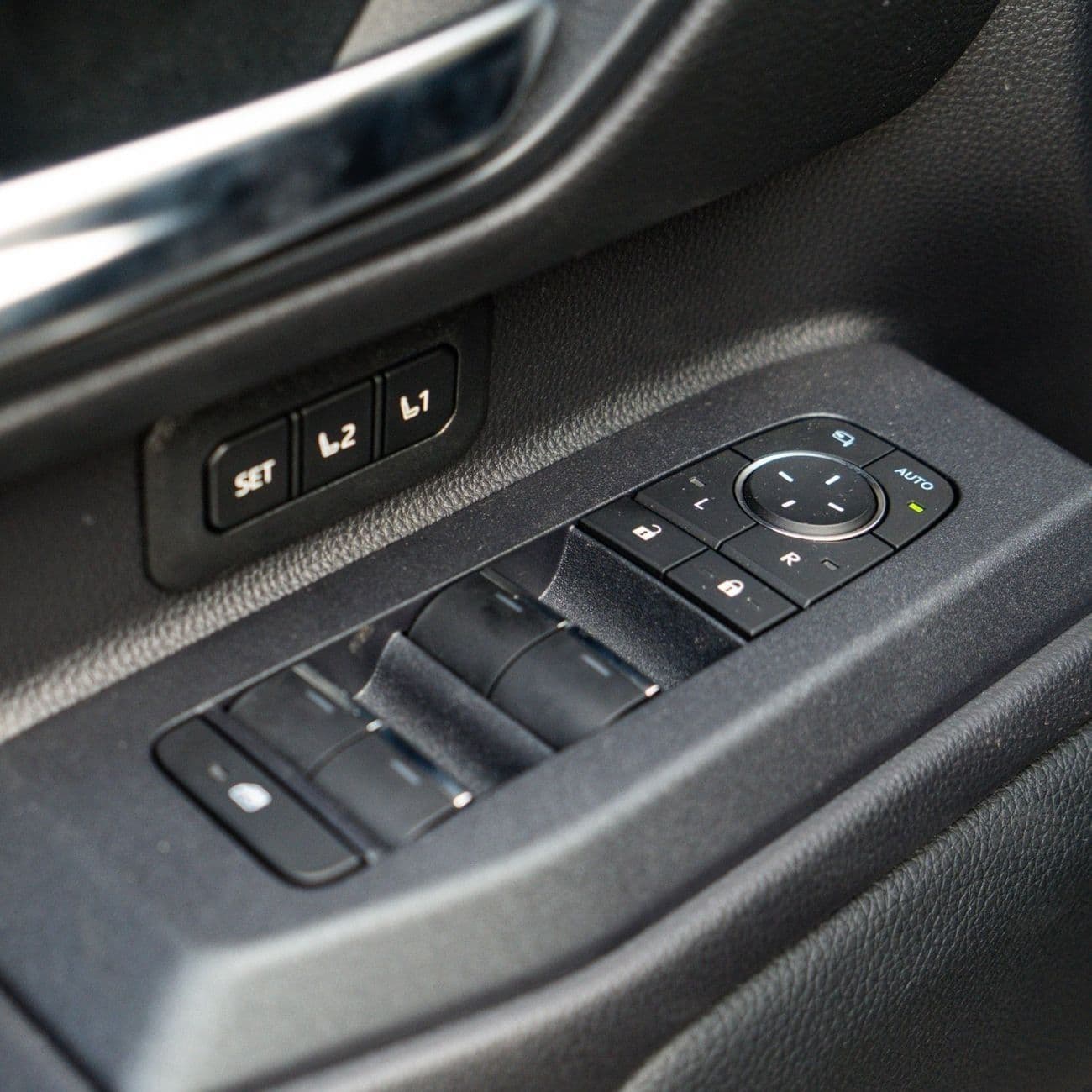2026 Toyota Prado VXR thumbnail 8
