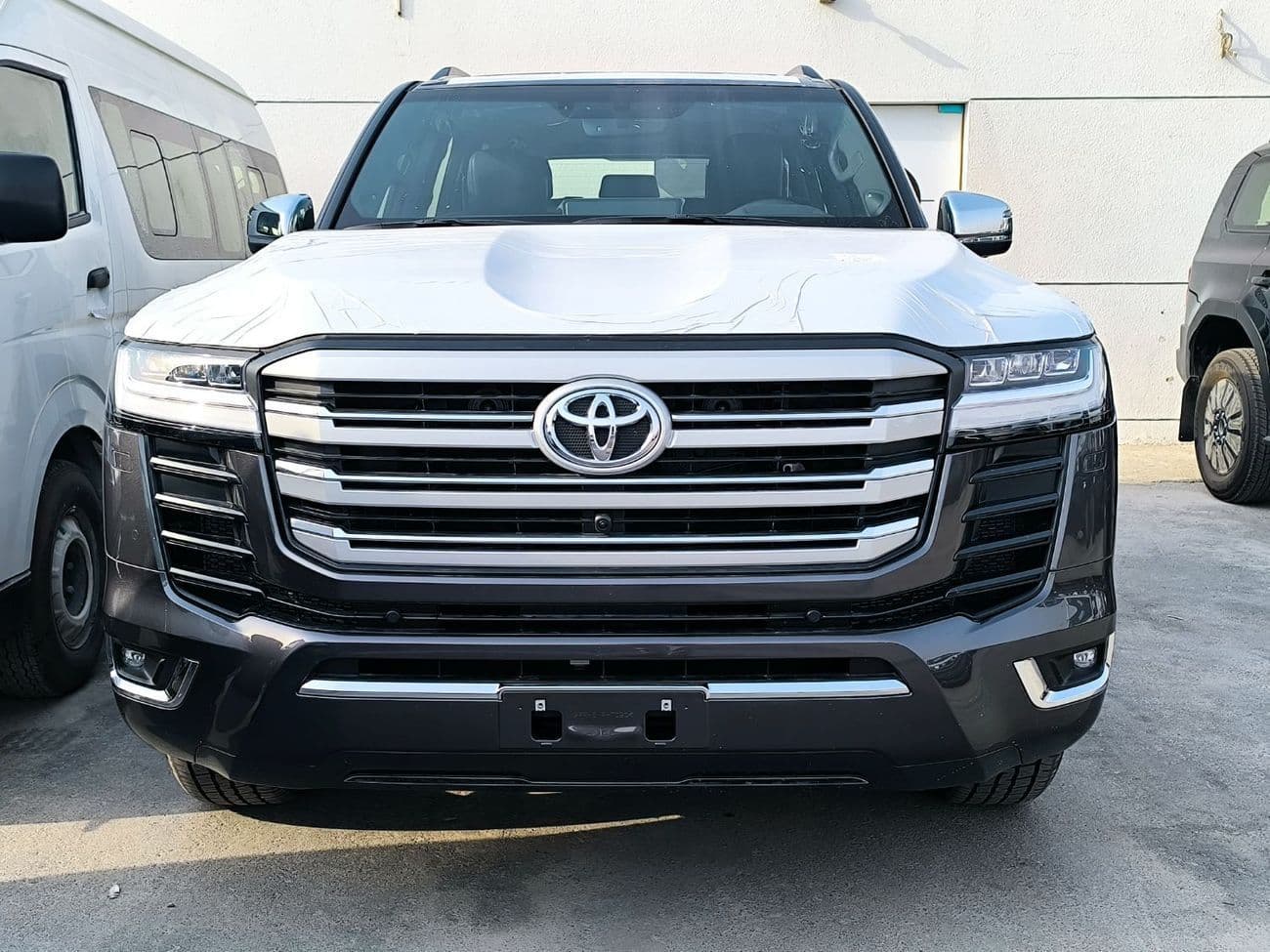 2026 Toyota Land Cruiser VXR thumbnail 2