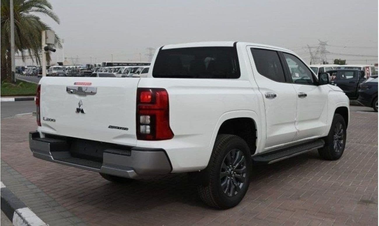 2025 Mitsubishi L200 GLS thumbnail 4