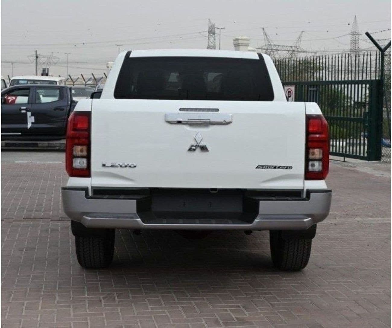 2025 Mitsubishi L200 GLS thumbnail 5